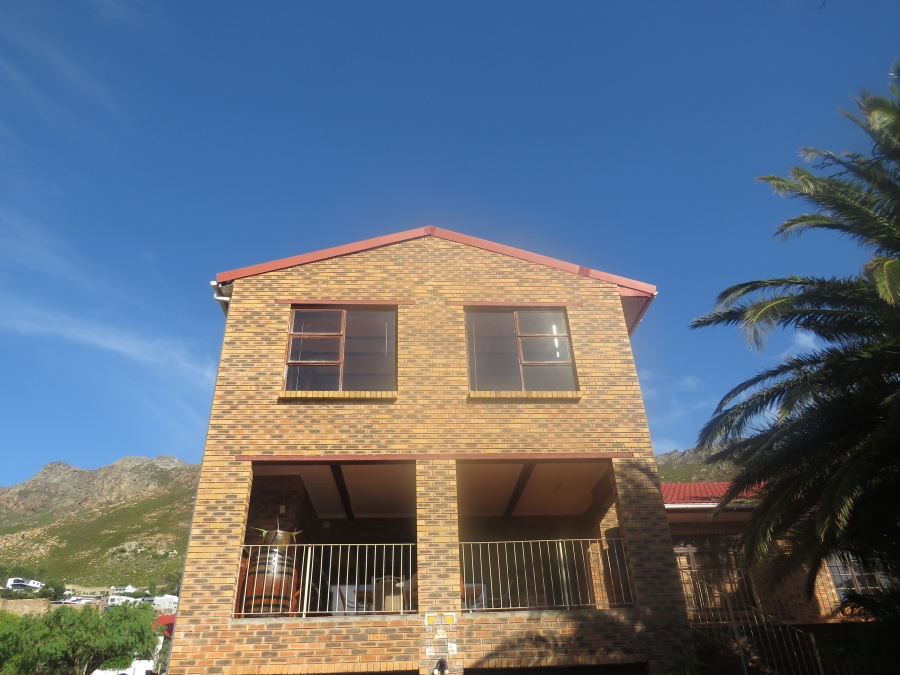 To Let 4 Bedroom Property for Rent in Mountainside Western Cape